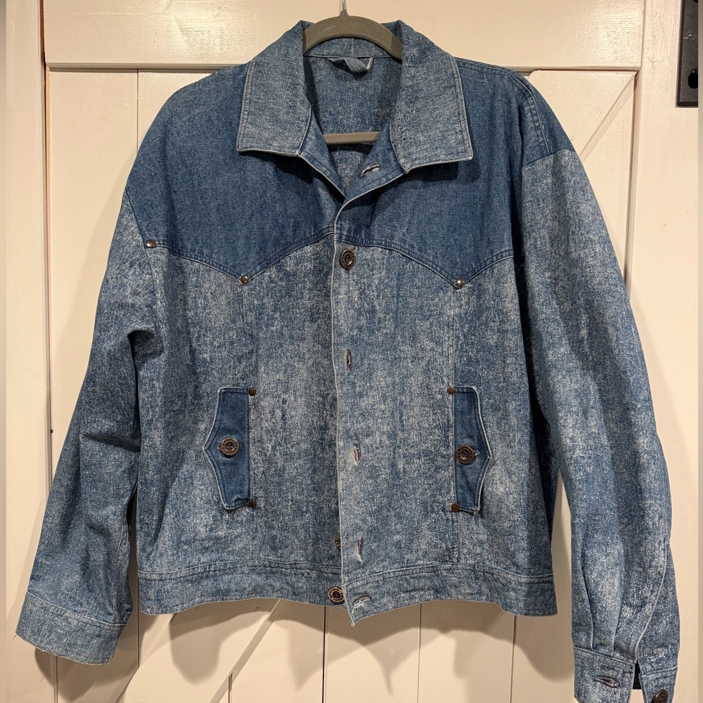 Trendy Vintage Safari Mohikan 90s Jean jacket only worn once. Size L